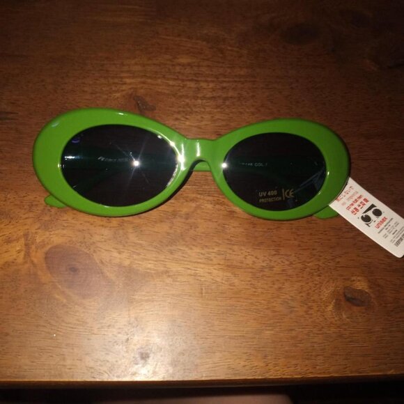 Petals and Peacocks green Nevermind nirvana style sunglasses nwt - Picture 4 of 6